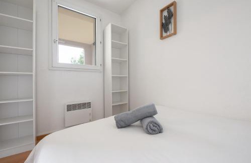 Rangueil-Sauzelong-Pech David-Pouvourville Apartment | T2 Rangueil - Terrasse + 2 Parkings - 4 personnes