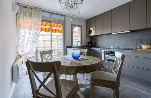 La Cote Radieuse Apartment | T2 STANDING 4 * sea front, 44m2 beach edge (20m) 4 people, 1 bedroom, WIFI FREE