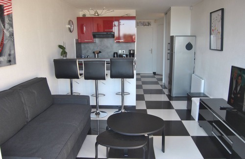 Theoule-sur-Mer Apartment | T2 Standing, Parking, panoramic sea views over Cannes bay 4 pers.