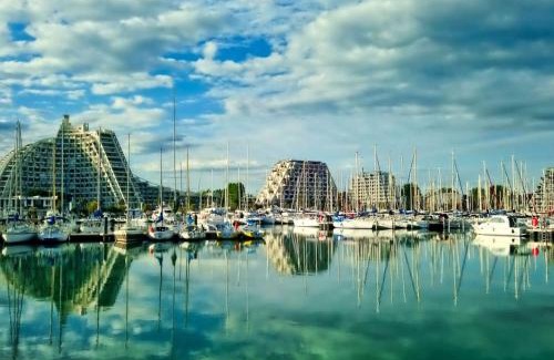 Le Couchant Apartment | T2 - Terrasse - 3 min à pieds des plages- Parking privée - Clim - Wifi - 4 PAX
