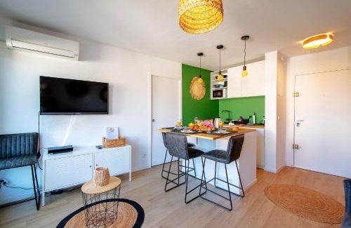 Le Couchant Apartment | T2 - Terrasse - 3 min à pieds des plages- Parking privée - Clim - Wifi - 4 PAX