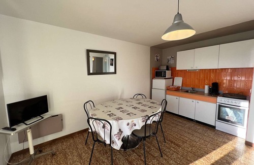 Valras-Plage Apartment | T2 with terrace and parking, near beach, 4 pers