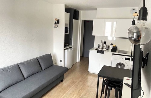 Bussy-Saint-Georges Apartment | T2D Apartment - Suite UR near Disneyland Paris