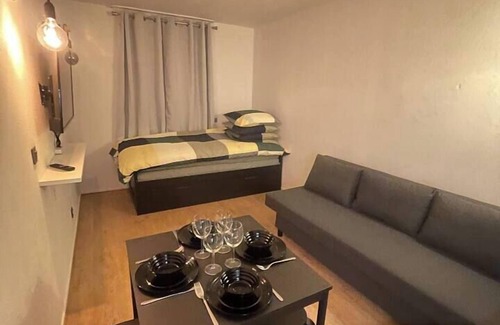 Bussy-Saint-Georges Apartment | T2D Apartment - Suite UR near Disneyland Paris
