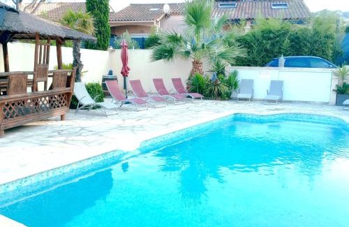 La Nartelle House | T3 35m2 plage de la Nartelle, piscine partagée, BBQ, parking, Wifi, 2 chambres 2 salles de bain, résidence le Rêve D'Azur