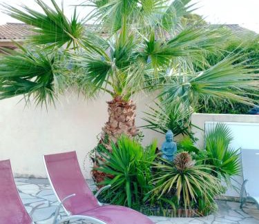 La Nartelle House | T3 35m2 plage de la Nartelle, piscine partagée, BBQ, parking, Wifi, 2 chambres 2 salles de bain, résidence le Rêve D'Azur