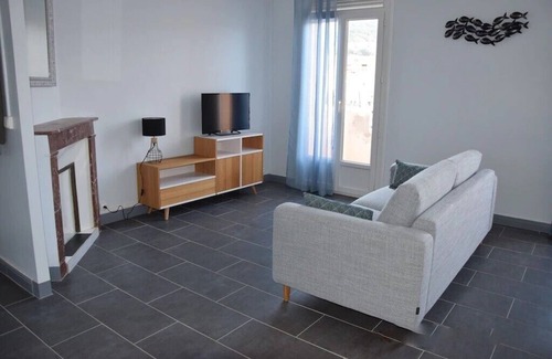 Plage d'Argeles Apartment | T3 apartment overlooking the port of Port-Vendres on the sea front, available