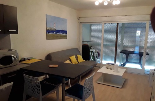 Port-la-Nouvelle Apartment | T3 apartment with air-conditioning on the seafront, completely refurbished and newly equipped.