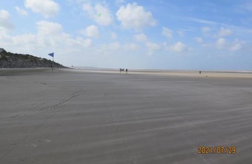 Sainte-Cecile-Plage Apartment | T3 avec balcon plein sud en bord de mer – 50 ml .2 chambres tout confort, équipé de chauffage électrique pour période hivernale,