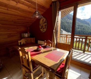 Champagny-en-Vanoise Apartment | T3 Champagny-en-Vanoise avec terrasse plein sud
