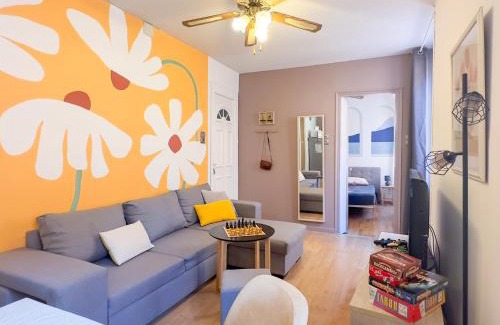 Port-Vendres Apartment | T3 clim, TV, ART, familial, 50m du port, cuisine équipée et jeux de société