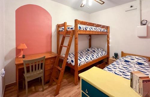 Port-Vendres Apartment | T3 clim, TV, ART, familial, 50m du port, cuisine équipée et jeux de société
