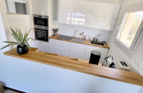 Le Brusc Apartment | T3 climatisé avec Wi-Fi et parking privé - À 200 m de la plage - FR-1-316-316