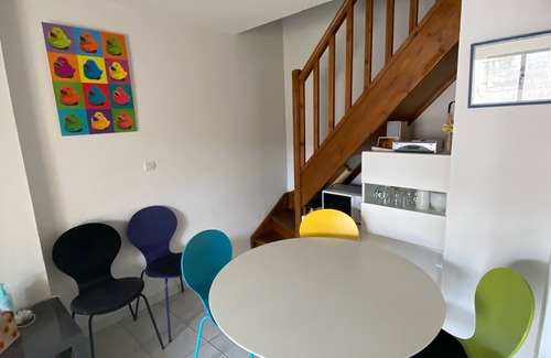 Le Brusc Apartment | T3 DUPLEX apartment, reversible air conditioning, private parking