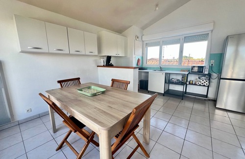 La Teste-de-Buch Apartment | T3 Duplex with private parking, near the port in La Teste de Buch