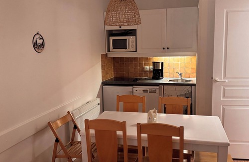 Valmeinier Apartment | T3 for 6/7 people with direct access to the slopes, beautiful view, summer swimming pool, shops