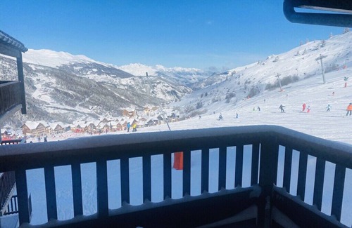 Valmeinier Apartment | T3 for 6/7 people with direct access to the slopes, beautiful view, summer swimming pool, shops