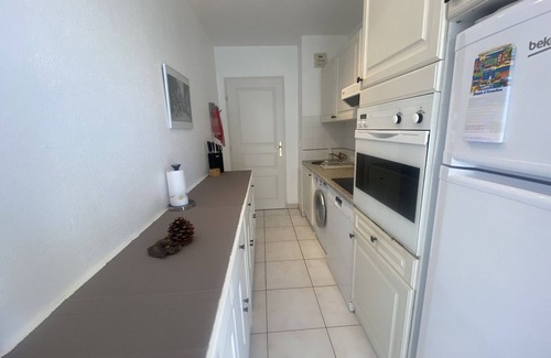 Arcachon Apartment | T3 in Arcachon with sea view, private parking, and Wi-Fi