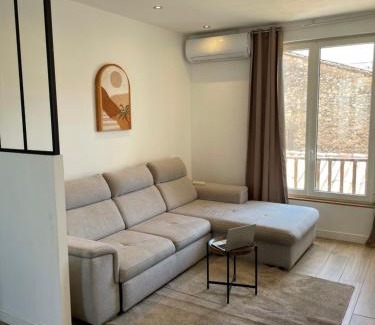Narbonne Apartment | T3 Lumineux & Cosy avec Balcon Escapade by DarBonne