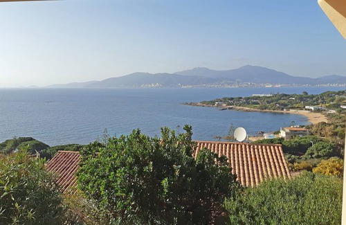 Porticcio Apartment | T3 of 68 m2 in Porticcio. Covered terrace 20 m2, small garden 50 m2. Walking distance to the beach.