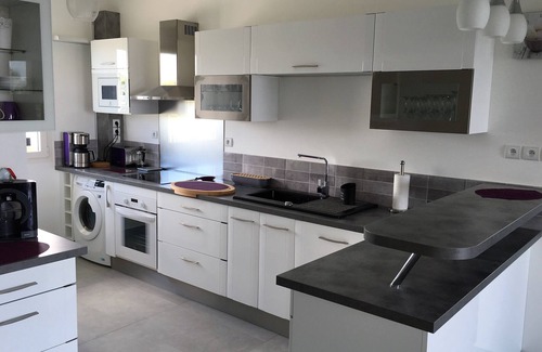 Grande-Terre Apartment | T3 OF STANDING SEA VIEW, POOL ON THE BEACH OF LIGHT GRAPES