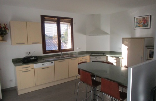Saint-Bres Apartment | T3 shaded terrace apartment in a small village 20 minutes from the beaches