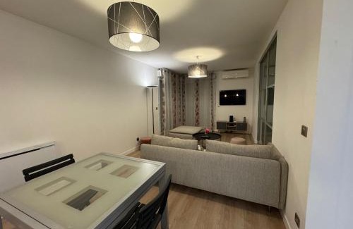 Decines-Charpieu Apartment | T3 terrasse-parking Groupama Stadium LDLCArena