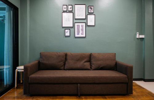 Khlong San Apartment | T3 TWO Bedrooms WIFI Full kitchen 1 min to BTS