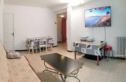 3rd Arrondissement Apartment | T4 Apartment with sunny balcony near gare st Charles Marseille