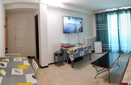 3rd Arrondissement Apartment | T4 Apartment with sunny balcony near gare st Charles Marseille