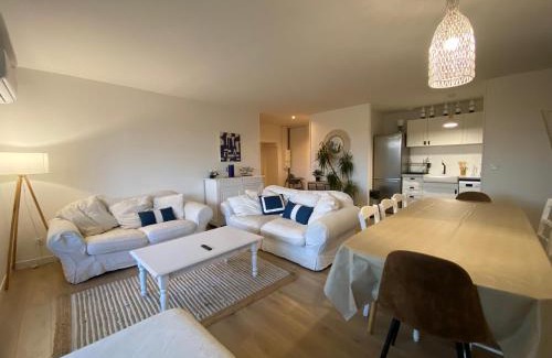 Homps Apartment | T4 bord canal du midi, piscine