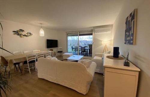 Homps Apartment | T4 bord canal du midi, piscine