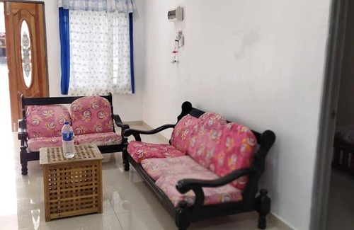 Peserai Pantai House | T8 Homestay