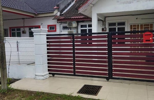Peserai Pantai House | T8 Homestay