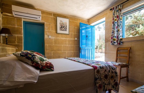 Hal Far Bed & Breakfast | Ta' Bertu Host Family Bed & Breakfast