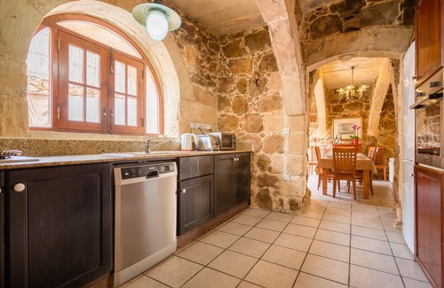 Xaghra House | Ta' Filomena - Sleeps 8/10 with a large Private Pool