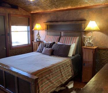 Comfort House | Tabasco Ranch - Antler Cabin