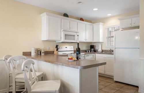 Kimberling City Condo | Table Rock Lake Access Condo-Double Kitchens-Free Attraction Tickets-Cmty Outdoor Pool-Pickleball