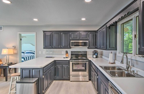 Emerald Beach House | Table Rock Lake Hideaway w/Deck: Bring Your Boat!