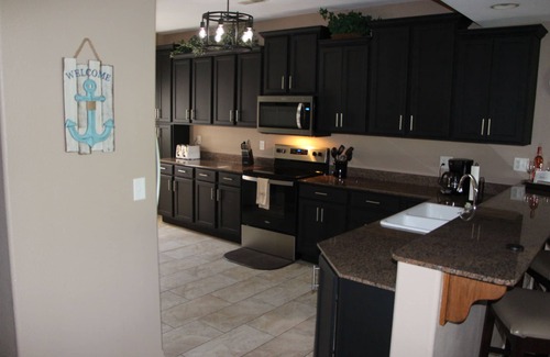 Indian Point Condo | Table Rock Lake, Luxury Lake front condo, jacuzzi ,5 min to Silver Dollar City