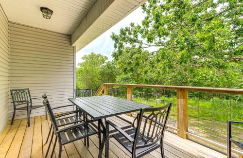 Holiday Island House | Table Rock Lake Retreat Walk to Shore!