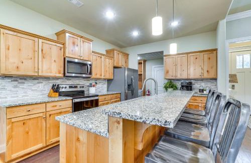 Holiday Island House | Table Rock Lake Retreat Walk to Shore!