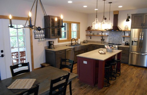 Kimberling City Cabin | Table Rock Lake WATER FRONT Oasis Retreat, Sleeps 10!