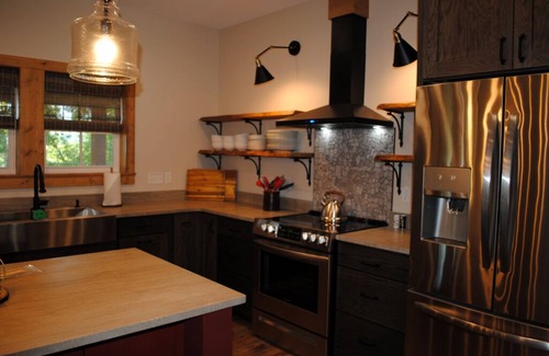 Kimberling City Cabin | Table Rock Lake, Sleeps 14, Hot Tub, Getaway