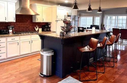 Omaha House | Table Rock Lake View House with private pool and Hot tub!! Marina minutes away