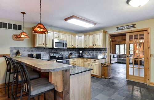 Kimberling City Cabin | Table Rock Lodge - True Lake Front with Dock on 2 Acres