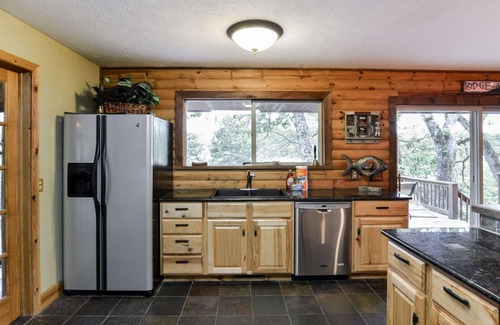 Kimberling City Cabin | Table Rock Lodge - True Lake Front with Dock on 2 Acres
