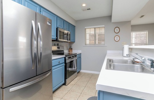 Kimberling City Condo | Table Rock Lookout— HUGE Pool & Close to SDC!