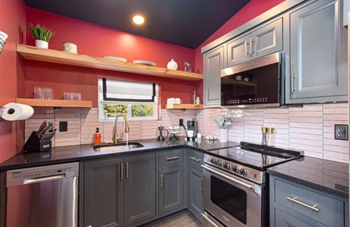 Omaha Cabin | TableRockLake Romantic HeatedPool PetFriendly ThunderRidge Close