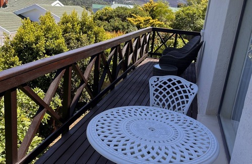 Rome Glen House | Tableview Lodge - Private home with pool and stunning views